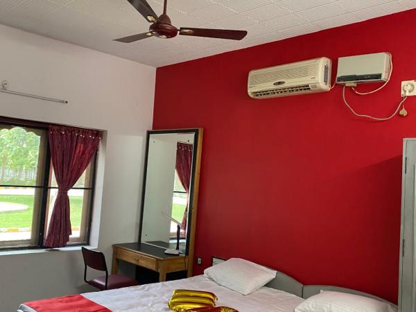 Sugam Resort & Convention Centre : photo 4 de la chambre chambre deluxe