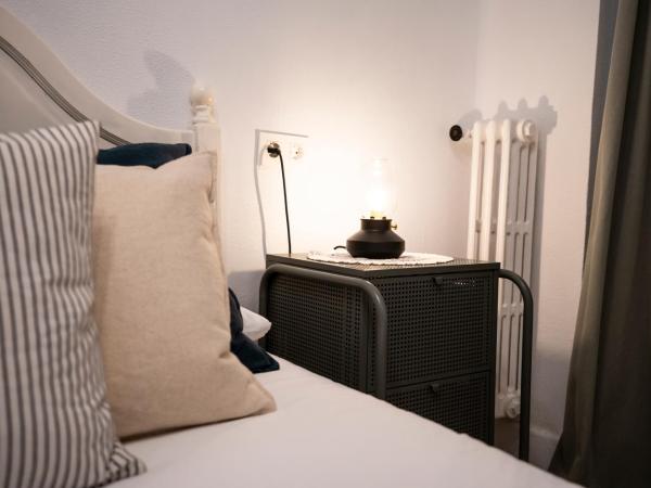 HiHome Hostel : photo 9 de la chambre chambre double avec salle de bains commune