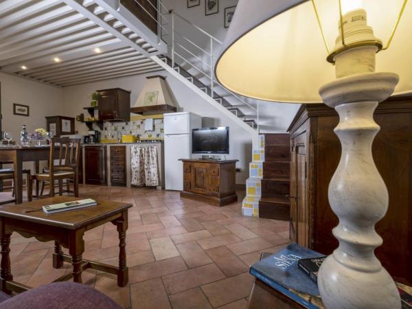 Borgo Grondaie : photo 3 de la chambre appartement chambre double + canapé-lit (4 adultes)