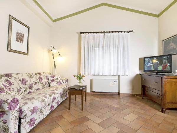 Borgo Grondaie : photo 8 de la chambre appartement chambre double + canapé-lit (4 adultes)