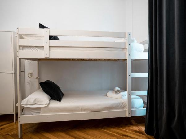 HiHome Hostel : photo 9 de la chambre lit superposé dans dortoir mixte