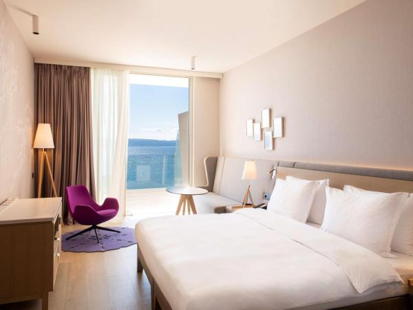 Radisson Blu Resort & Spa : photo 4 de la chambre chambre premium avec balcon et vue mer