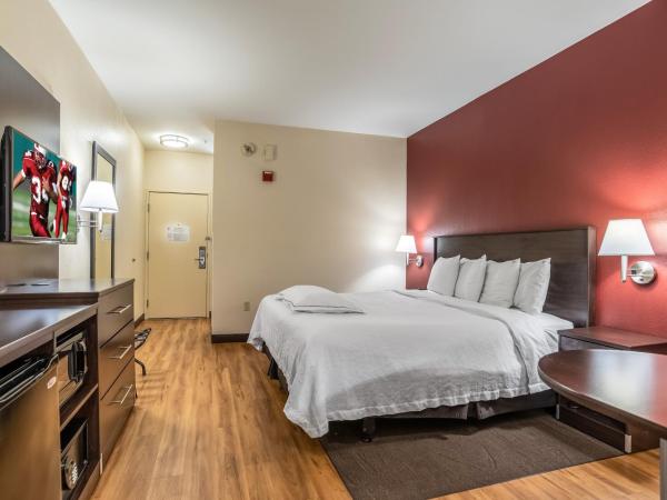 Red Roof Inn PLUS+ San Antonio Downtown - Riverwalk : photo 1 de la chambre chambre lit king-size supérieure - non-fumeurs