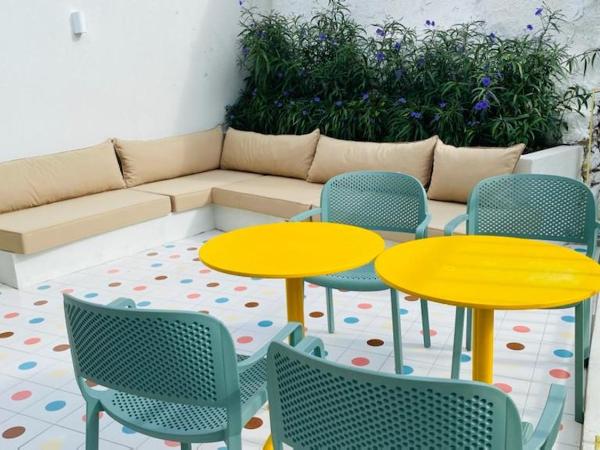 Bono Hotel Old Town : photo 1 de la chambre chambre triple avec terrasse