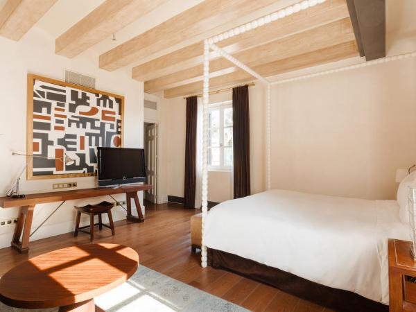 DO Plaa Reial powered by Sonder : photo 2 de la chambre suite lit king-size