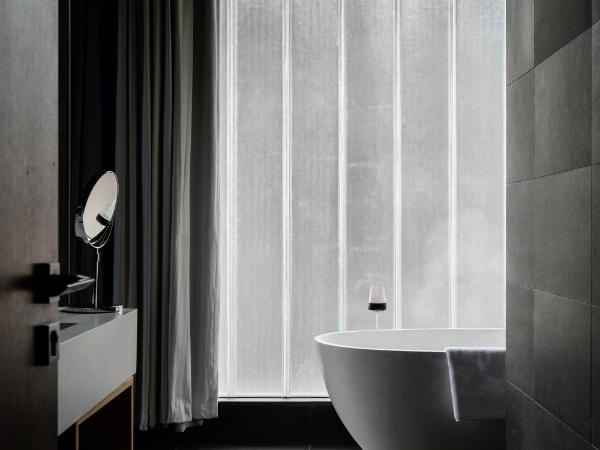 The Nook Hotel Hangzhou - A design hotel, Near subway : photo 2 de la chambre deluxe king room-free minibar and free daily afternoon tea