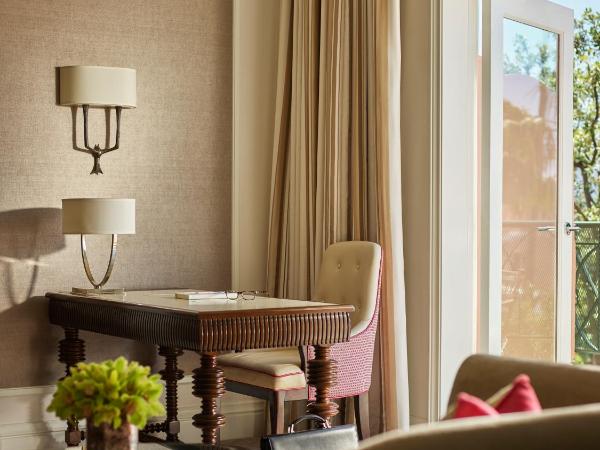 The Beverly Hills Hotel - Dorchester Collection : photo 6 de la chambre chambre lit king-size deluxe avec balcon