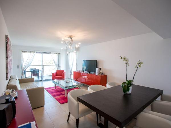 Royal Antibes - Luxury Hotel, Résidence, Beach & Spa : photo 4 de la chambre appartement méditerranéen avec terrasse - vue sur mer