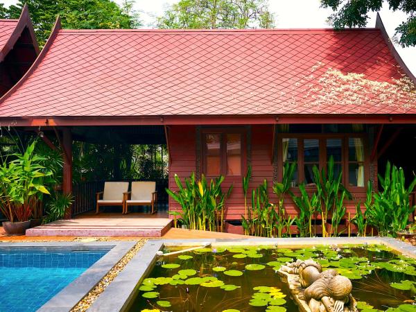 Ruenkanok Thaihouse Resort : photo 5 de la chambre villa au bord de la piscine