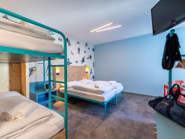 MEININGER Hotel Innsbruck Zentrum : photo 2 de la chambre chambre familiale