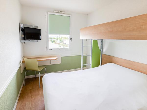 ibis budget Carcassonne Aroport - A61 : photo 5 de la chambre chambre triple