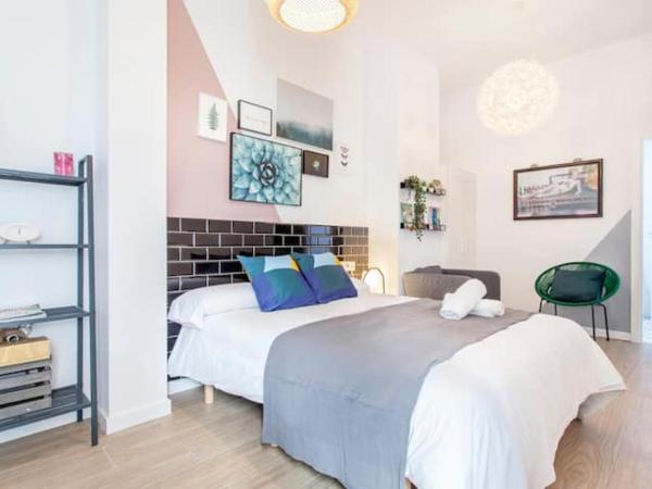 COOL LOFTS center valencia : photo 2 de la chambre chambre double avec salle de bains privative