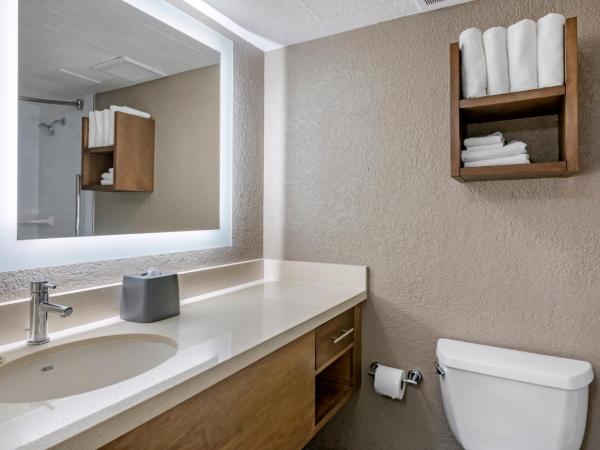 Staybridge Suites Orlando Royale Parc Suites, an IHG Hotel : photo 1 de la chambre suite 2 chambres avec 2 salles de bains et baignoire accessible aux personnes à mobilité réduite - non-fumeurs
