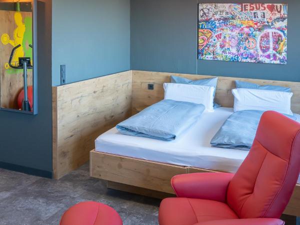 Hotel Mecklenheide : photo 2 de la chambre chambre standard lit queen-size