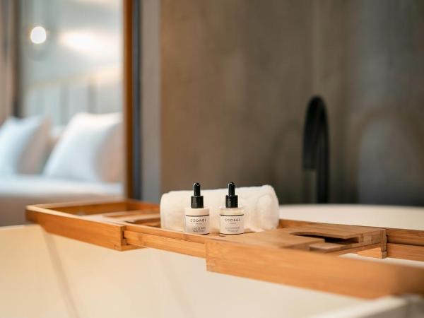 Only YOU Hotel Málaga : photo 7 de la chambre suite junior oy love