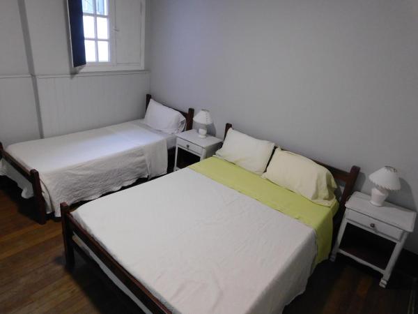 Hostal Vampayá : photo 1 de la chambre chambre triple avec salle de bains privative