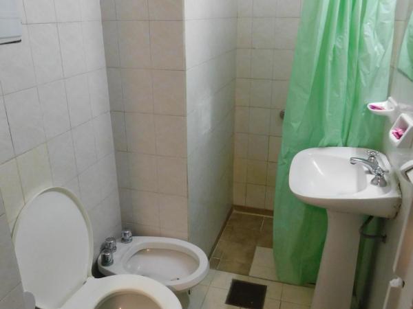 Hostal Vampayá : photo 4 de la chambre chambre triple avec salle de bains privative