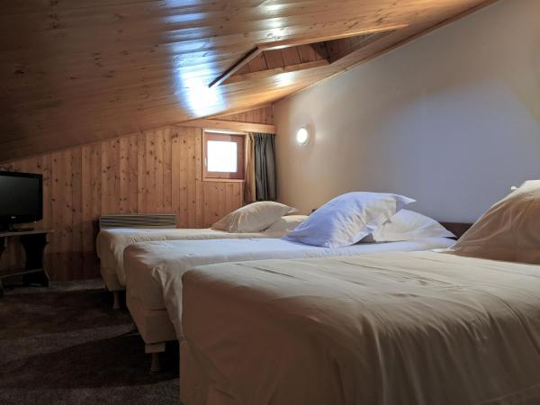 Hotel Les Arolles : photo 4 de la chambre chambre familiale - vue sur montagne