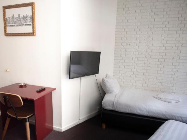 Hotel Internationaal : photo 10 de la chambre chambre lits jumeaux avec salle de bains commune