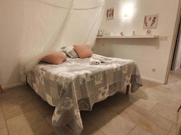 Hotel Carina : photo 4 de la chambre chambre double - vue sur jardin