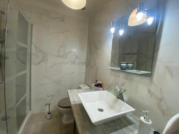 Hotel Carina : photo 8 de la chambre chambre double - vue sur jardin