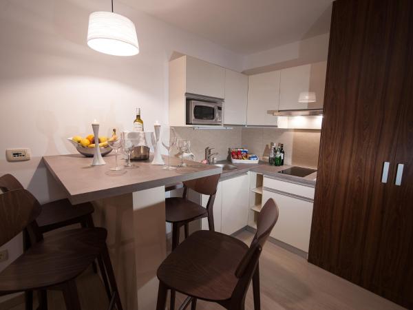 Aparthotel Miramare : photo 2 de la chambre studio (2 adultes) - vue sur parc