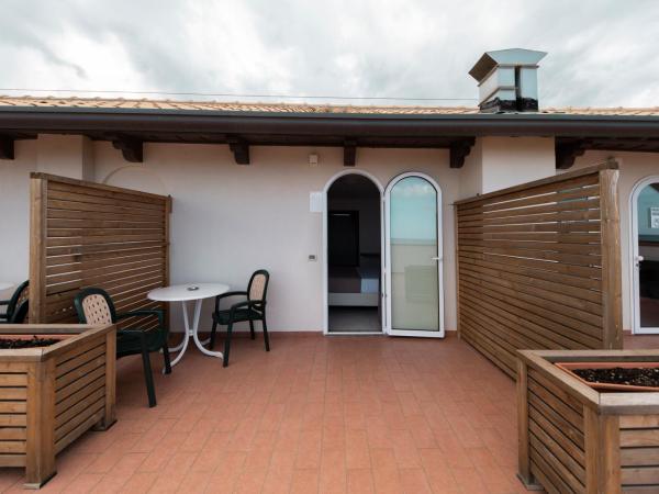 Hotel Villa Augustea : photo 9 de la chambre chambre double avec terrasse