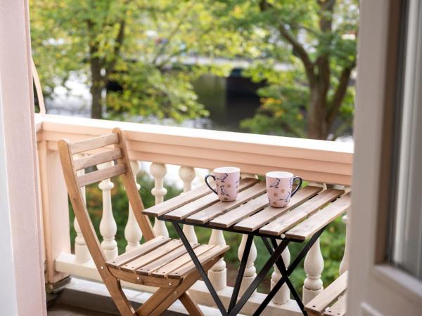 Spinoza Suites : photo 2 de la chambre suite lit king-size avec balcon