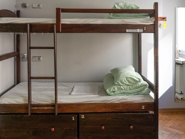 Hostel Helvetia - PRIVATE ROOMS in CITY CENTER and OLD TOWN : photo 6 de la chambre lit dans dortoir pour 6 personnes
