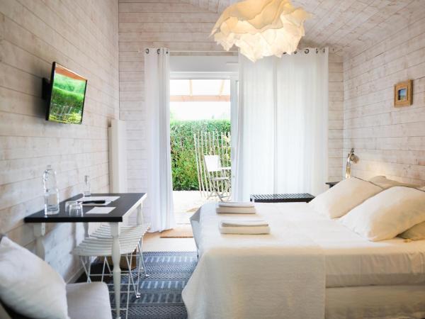 Chambres d'hôtes Villa Surcouf : photo 2 de la chambre chambre double - vue sur jardin