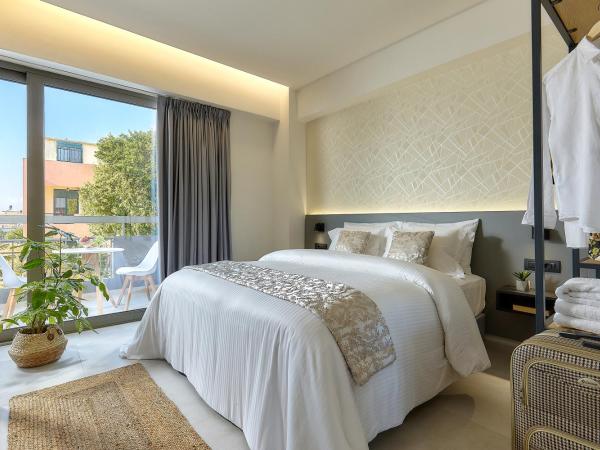 Stay 365 Heraklion Apart Hotel : photo 8 de la chambre chambre supérieure lit queen-size