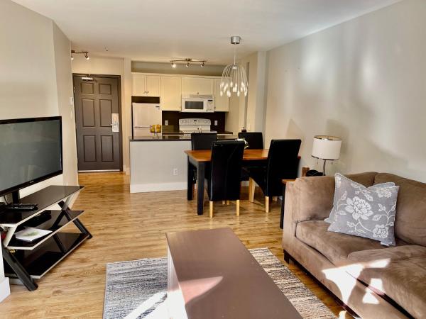 Best ski in ski out condo at Whistler : photo 4 de la chambre appartement - vue sur piscine