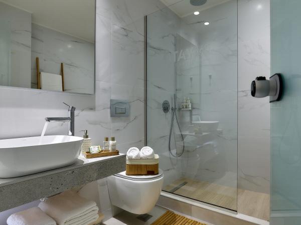 Stay 365 Heraklion Apart Hotel : photo 10 de la chambre suite junior - vue sur jardin