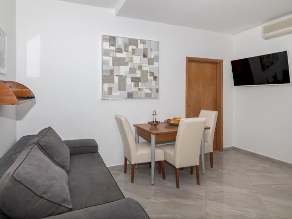 Villa Antea Apartments : photo 6 de la chambre appartement 2 chambres avec terrasse