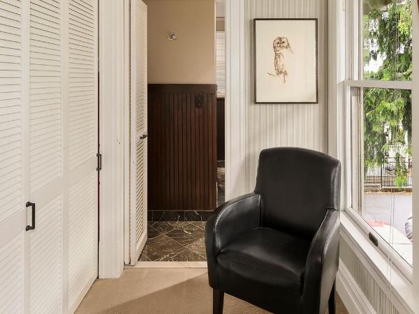 Seattle Gaslight Inn : photo 10 de la chambre deluxe queen room 202 - private bathroom