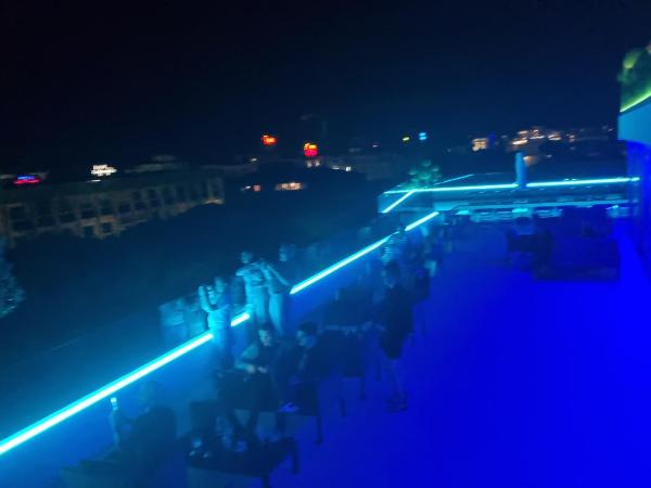 HOTEL VENICE BEACH HVB 34 Lifestyle 4 Superior : photo 1 de la chambre suite familiale avec terrasse