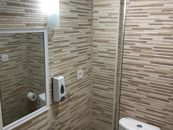 Pensión Portugal : photo 2 de la chambre chambre triple avec salle de bains privative
