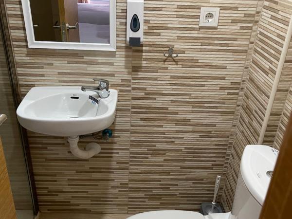 Pensión Portugal : photo 8 de la chambre chambre double ou lits jumeaux avec salle de bains privative