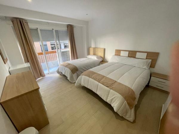 Pensión Portugal : photo 2 de la chambre chambre triple avec salle de bains commune