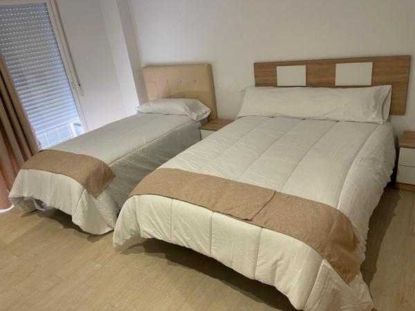 Pensión Portugal : photo 1 de la chambre chambre triple avec salle de bains commune