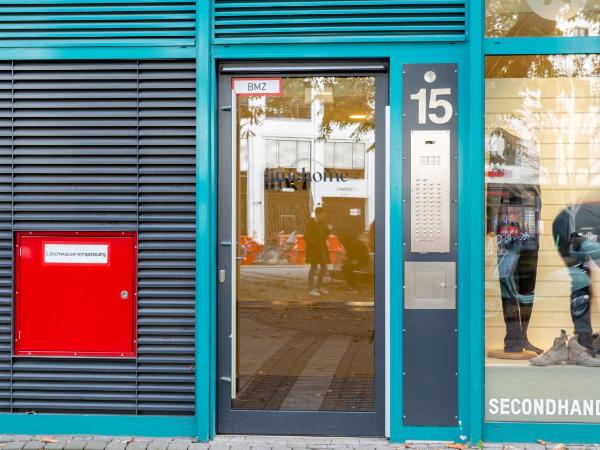 limehome Köln Friesenplatz - Digital Access : photo 3 de la chambre business suite l with street view