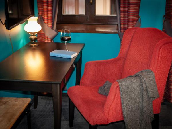 Apartamenty Siedem Komnat Siedmiu Mistrzów : photo 5 de la chambre chambre double ou lits jumeaux avec douche