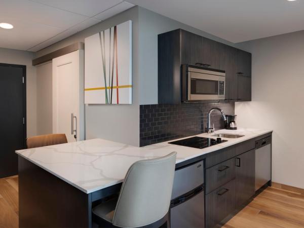 Hyatt House LAX Century Blvd : photo 8 de la chambre king studio suite with kitchen and sofa bed