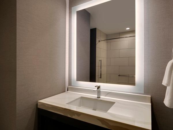 Hyatt House LAX Century Blvd : photo 8 de la chambre studio suite with two queen beds, sofa bed and kitchen