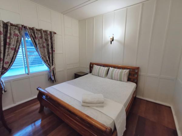 TAVEE Guesthouse : photo 2 de la chambre chambre double avec ventilateur et salle de bains commune