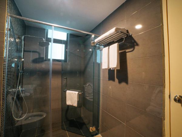 Swiss-Belhotel Kuantan : photo 1 de la chambre chambre familiale - vue sur ville