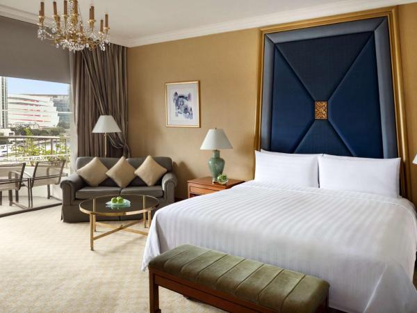 Shangri-La Bangkok : photo 2 de la chambre chambre lit king-size aile krungthep - vue sur rivière