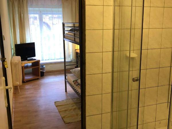 U Szermierzy : photo 3 de la chambre chambre double avec douche