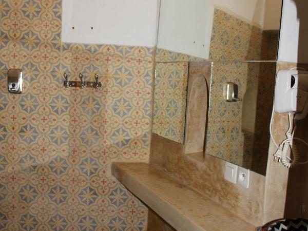 Riad Jnan El Cadi : photo 10 de la chambre chambre familiale avec salle de bains privative