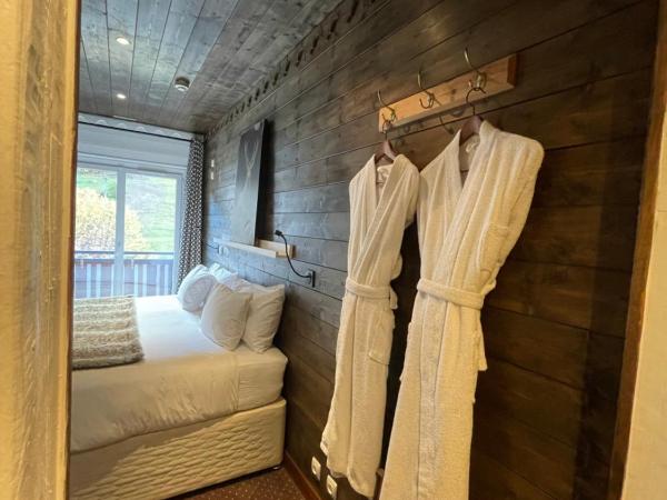 Hôtel La Chaumière : photo 4 de la chambre chambre familiale (2 adultes + 2 enfants) - petit-déjeuner gratuit